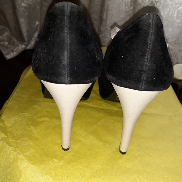 Shoes - Picture 2 of 5